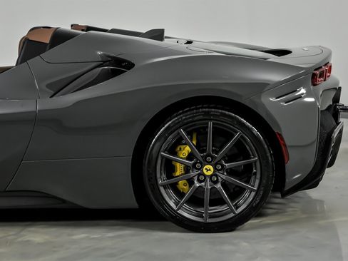Used 2024 Ferrari SF90 Spider image 8