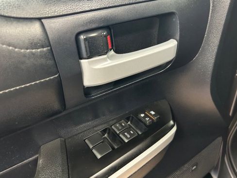 Used 2014 Toyota Tundra Limited image 11
