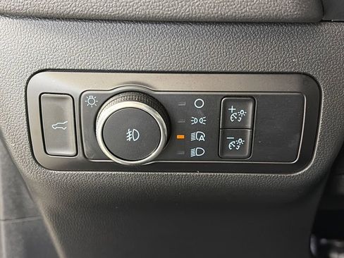 Certified 2025 Ford Escape ST-Line Select AWD/4WD image 24