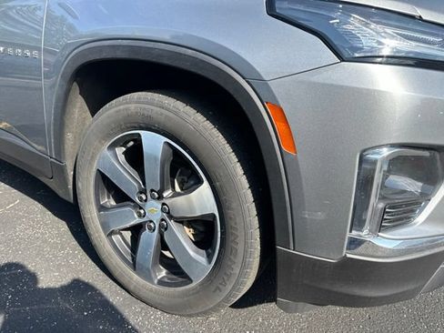 Used 2023 Chevrolet Traverse LT w/ LT Premium Package AWD/4WD image 3
