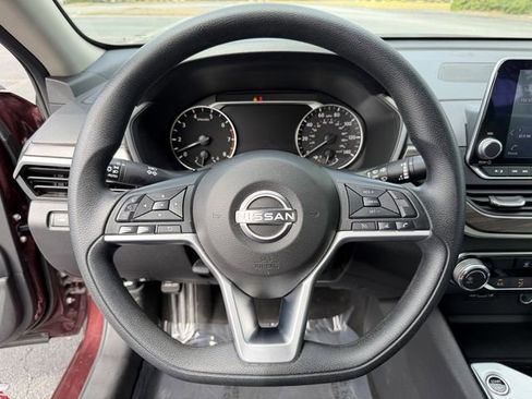 Used 2024 Nissan Altima 2.5 SV FWD image 15