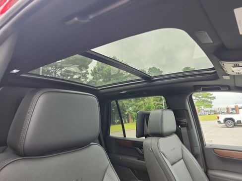 New 2026 GMC Yukon Denali w/ Denali Reserve Package AWD/4WD image 12