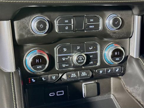 Used 2021 GMC Yukon SLT image 13