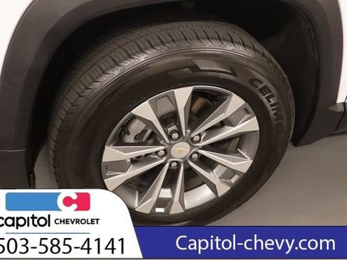Used 2025 Chevrolet Equinox LT w/ Convenience Package II AWD/4WD image 9