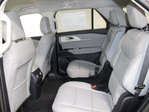 New 2026 Ford Explorer Active w/ Active Comfort Package RWD image 23