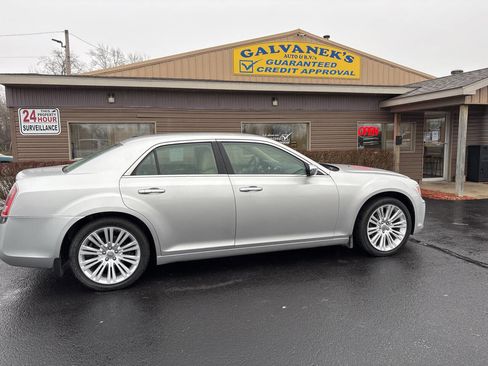 Used 2011 Chrysler 300 Limited image 4