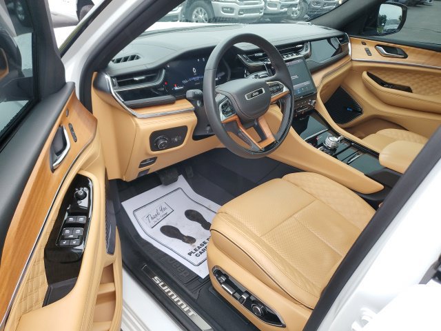 Used 2024 Jeep Grand Cherokee Summit AWD/4WD image 12