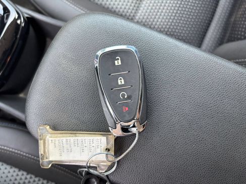 Used 2025 Chevrolet Trax LT FWD image 21