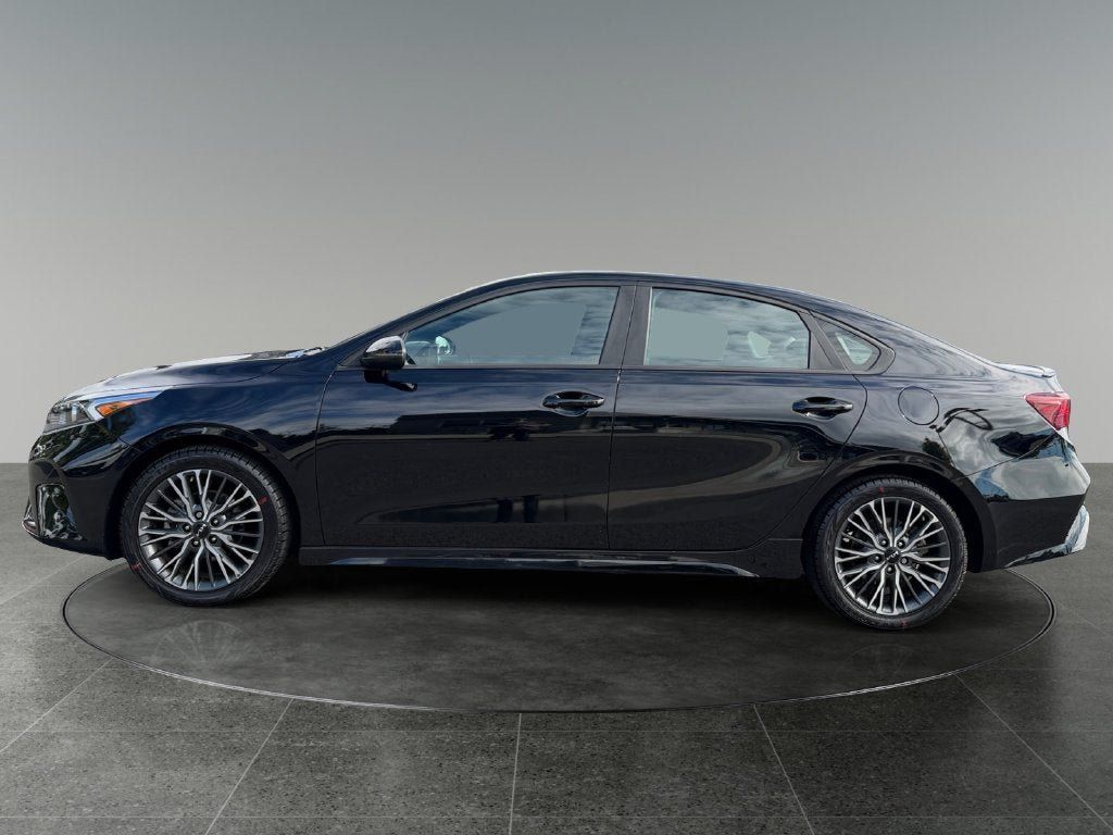 Used 2023 Kia Forte GT-Line w/ GT-Line Technology Package FWD image 5
