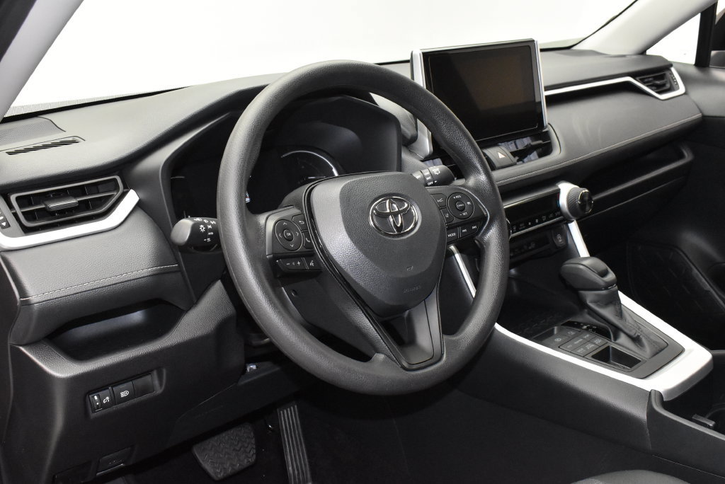 Used 2025 Toyota RAV4 XLE AWD/4WD image 16