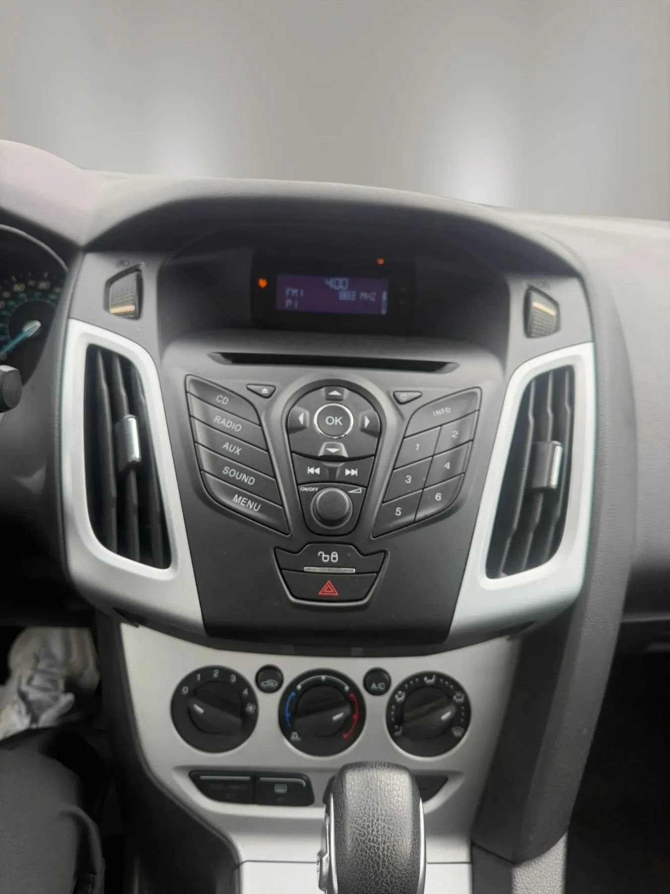 Used 2012 Ford Focus SE w/ SE Winter Pkg FWD image 15