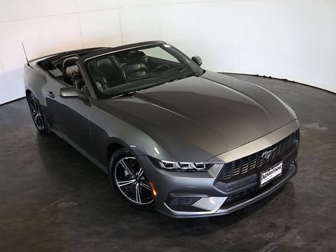 Used 2025 Ford Mustang Premium RWD image 7