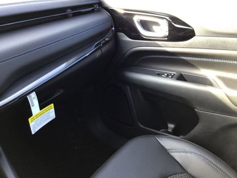 New 2026 Jeep Compass Latitude image 32