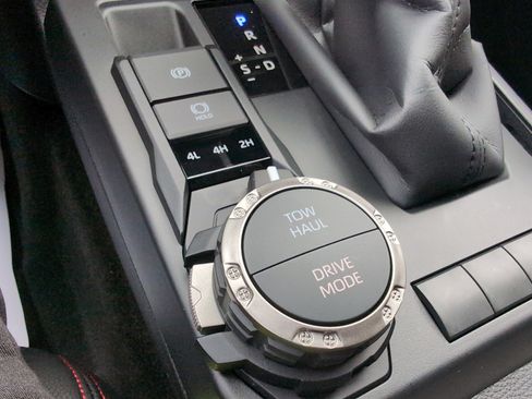 Certified 2025 Toyota 4Runner SR5 AWD/4WD image 41