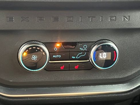 Certified 2025 Ford Expedition Max Platinum w/ Stealth Appearance Package image 35