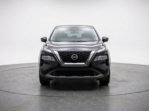 Used 2025 Nissan Rogue SV image 2