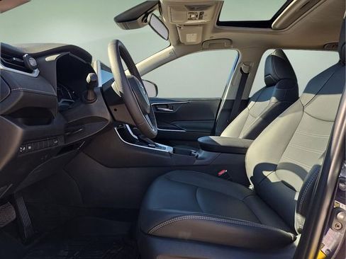 Used 2024 Toyota RAV4 XLE Premium image 21