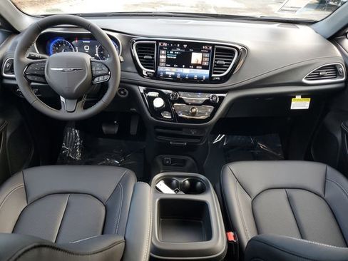 New 2026 Chrysler Pacifica Select image 15