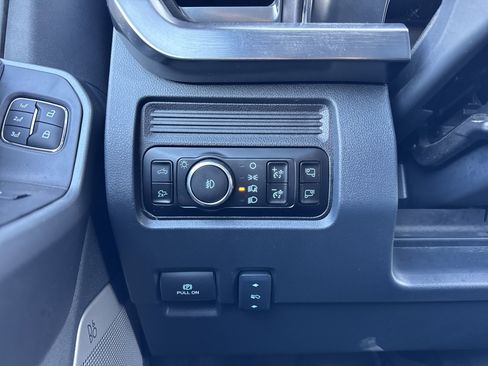 Used 2025 Ford F250 Lariat image 24