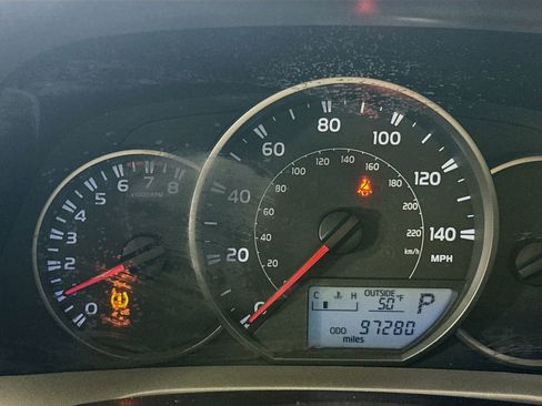 Used 2016 Toyota RAV4 LE image 9