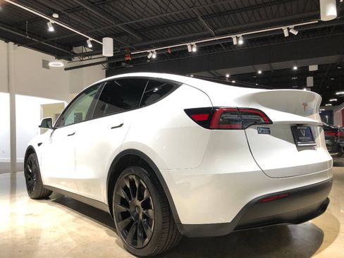 Used 2024 Tesla Model Y Long Range image 15