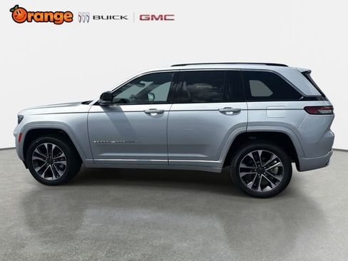 Used 2023 Jeep Grand Cherokee Overland w/ Rear Seat Video Group I RWD image 6