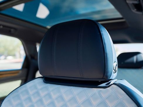 Used 2021 Bentley Bentayga image 43