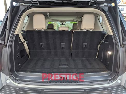 Used 2023 Ford Expedition Limited image 11