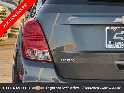 Used 2020 Chevrolet Trax LS w/ Tint and Cruise Package FWD image 9