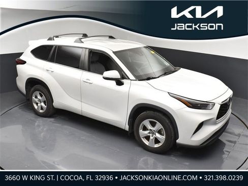 Used 2023 Toyota Highlander L image 1