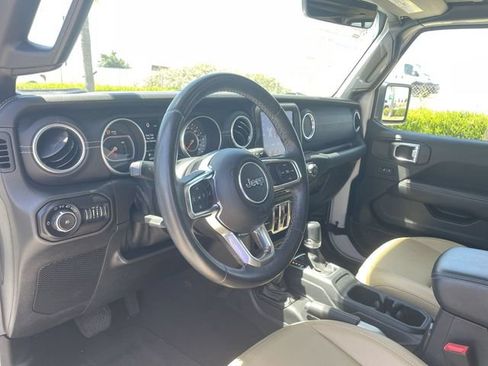 Used 2018 Jeep Wrangler Unlimited Sahara AWD/4WD image 10