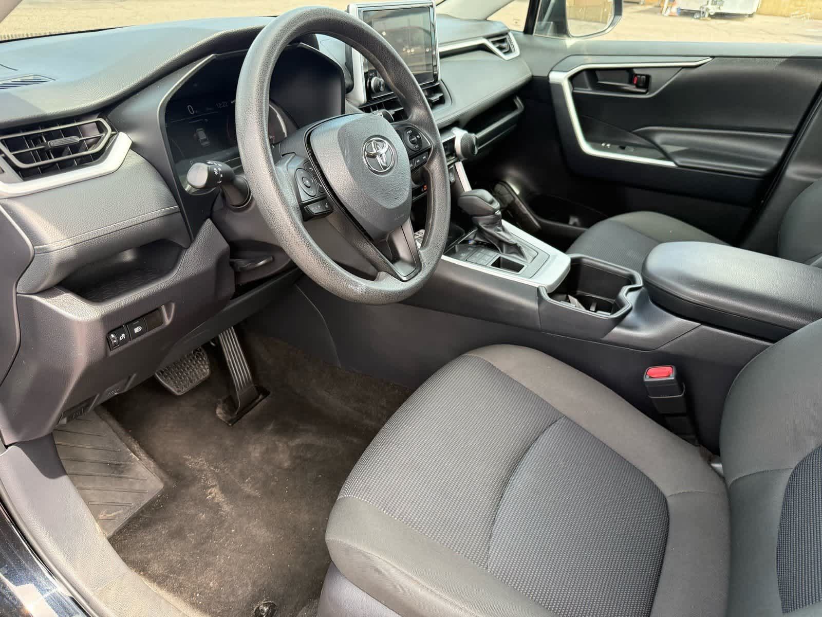 Used 2025 Toyota RAV4 LE AWD/4WD image 9