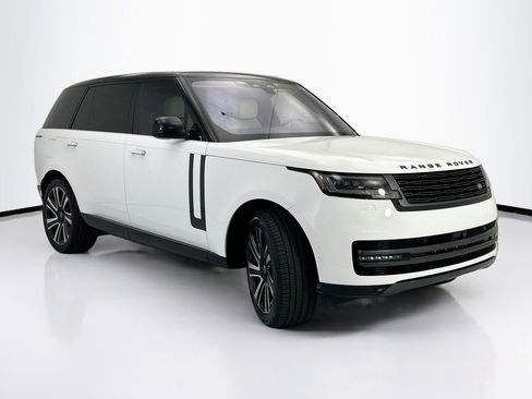 Used 2023 Land Rover Range Rover Long Wheelbase SE image 3