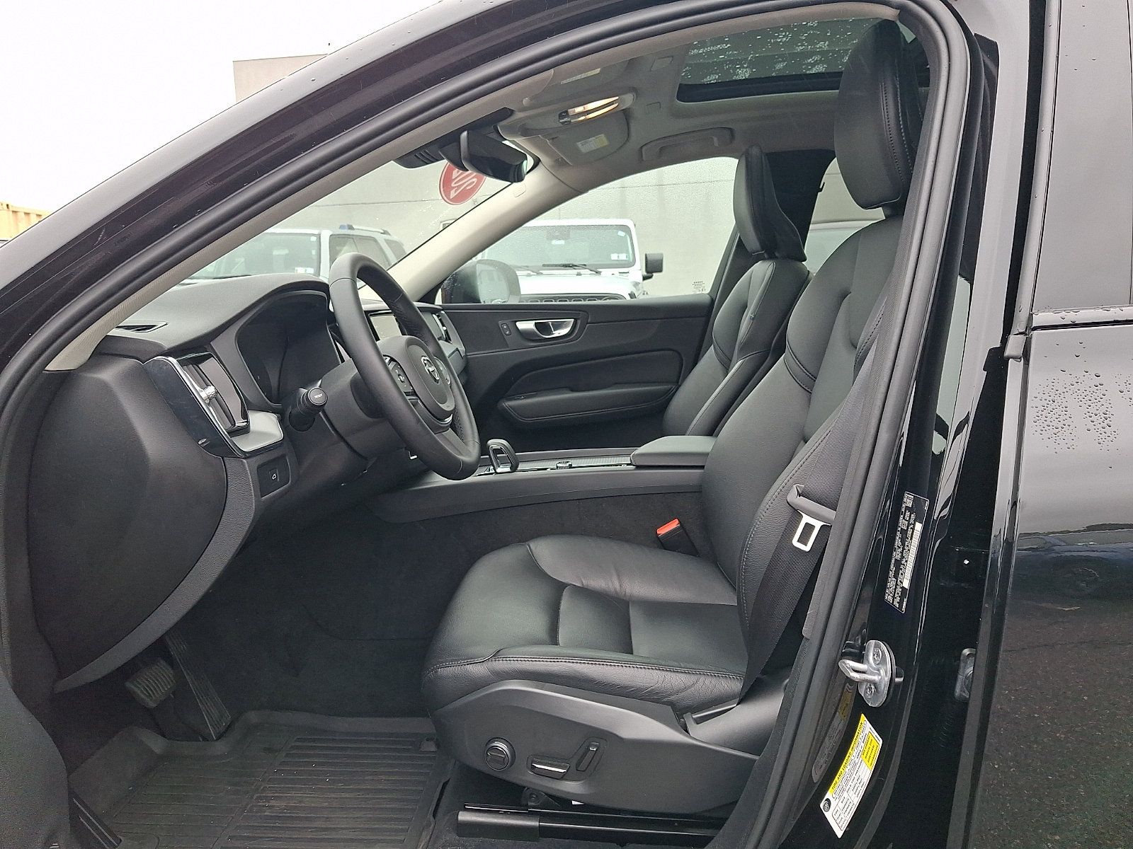 Used 2024 Volvo XC60 B5 Core w/ Protection Package Premier AWD/4WD image 13