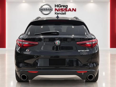 Used 2018 Alfa Romeo Stelvio Sport w/ Quick Order Package 22J Sport AWD/4WD image 6