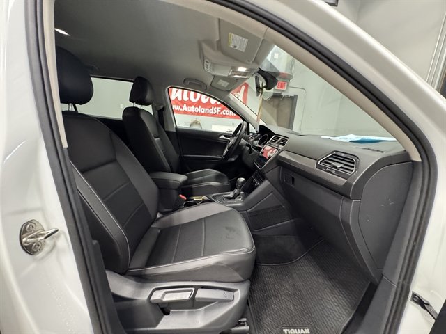 Used 2021 Volkswagen Tiguan SEL FWD image 12