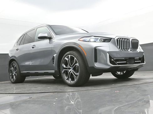 Used 2026 BMW X5 xDrive50e w/ Premium Package image 38