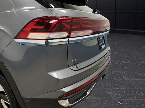 Certified 2025 Volkswagen Atlas Cross Sport SE image 31