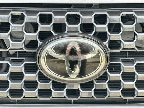 Used 2018 Toyota Tundra Platinum image 32