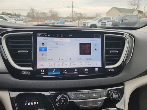 Used 2024 Chrysler Pacifica Touring-L image 24