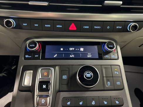 Used 2025 Hyundai Palisade Calligraphy image 17