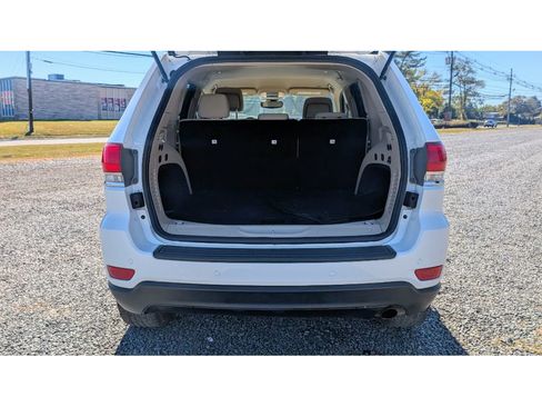 Used 2019 Jeep Grand Cherokee Laredo w/ 18" Wheel & 8.4" Radio Group image 13