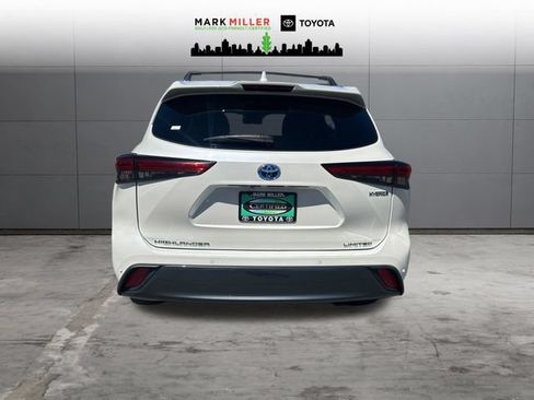 Certified 2021 Toyota Highlander Limited AWD/4WD image 4