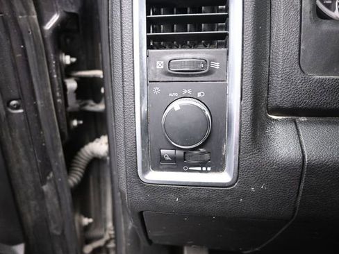 Used 2023 RAM 1500 Classic SLT AWD/4WD image 18