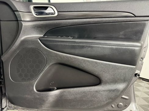 Used 2021 Jeep Grand Cherokee Laredo image 40