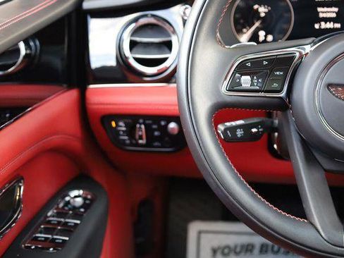 Used 2023 Bentley Bentayga Extended Wheelbase image 40