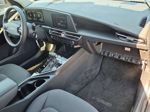 Used 2025 Kia Niro LX FWD image 31
