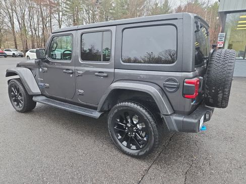 Used 2023 Jeep Wrangler Unlimited Sahara w/ Cold Weather Group AWD/4WD image 8
