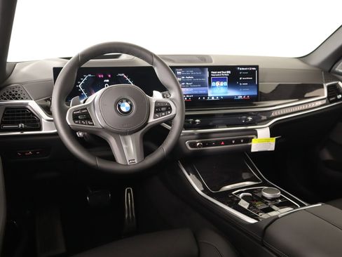 New 2026 BMW X5 xDrive40i w/ M Sport Package AWD/4WD image 2