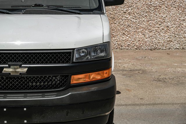 Used 2020 Chevrolet Express 3500 w/ Driver Convenience Package RWD image 31